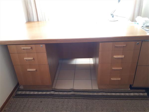 ~/upload/Lots/48289/AdditionalPhotos/cozrthrs3wmce/LOT 14A DESK VINYL OAK_t600x450.jpg